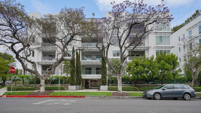 Building Photo - 460 N Palm Dr