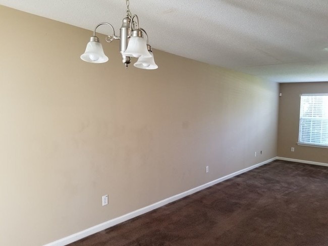 Building Photo - Spacious townhome in Atlanta