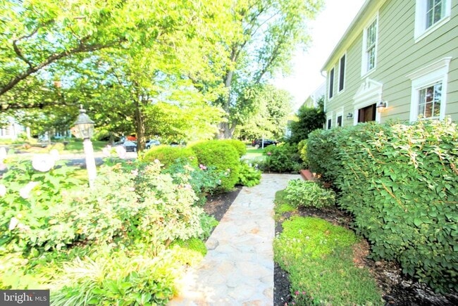 Building Photo - 1506 Chain Bridge Ct