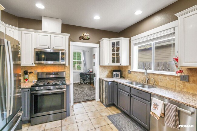Foto del edificio - Charming 3BR House in Canby