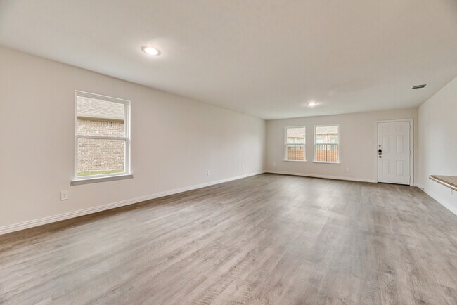 Building Photo - 461 Bobbie St