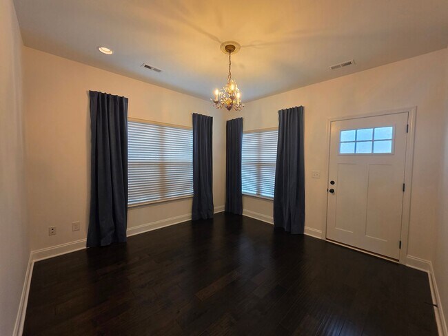 Foto del edificio - Hendersonville one level villa community amenities included