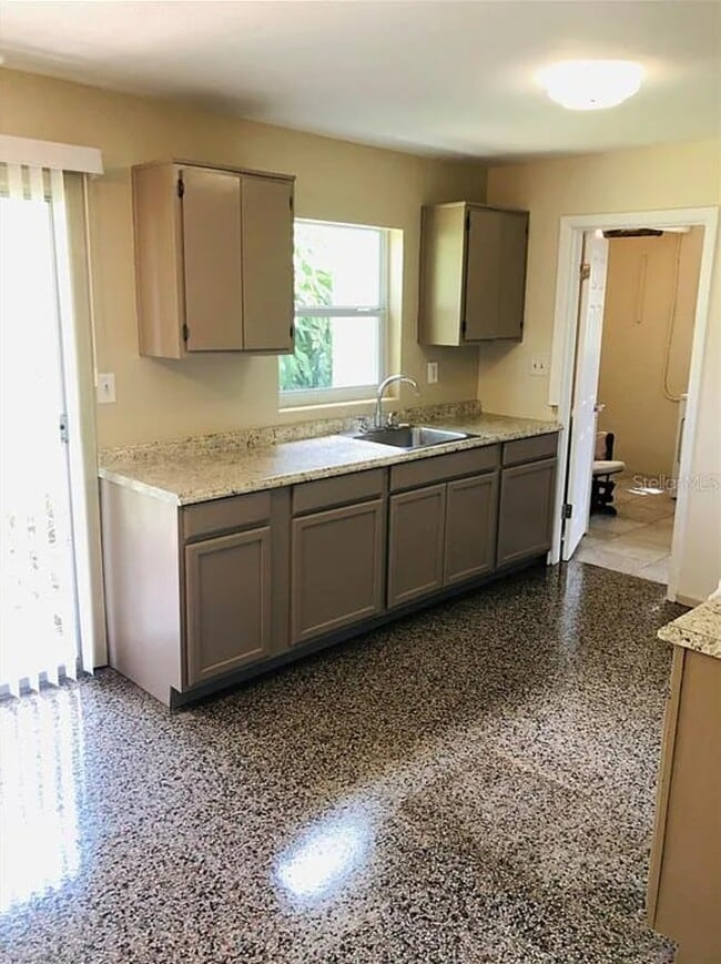 Foto del edificio - 5807 Colchester Dr