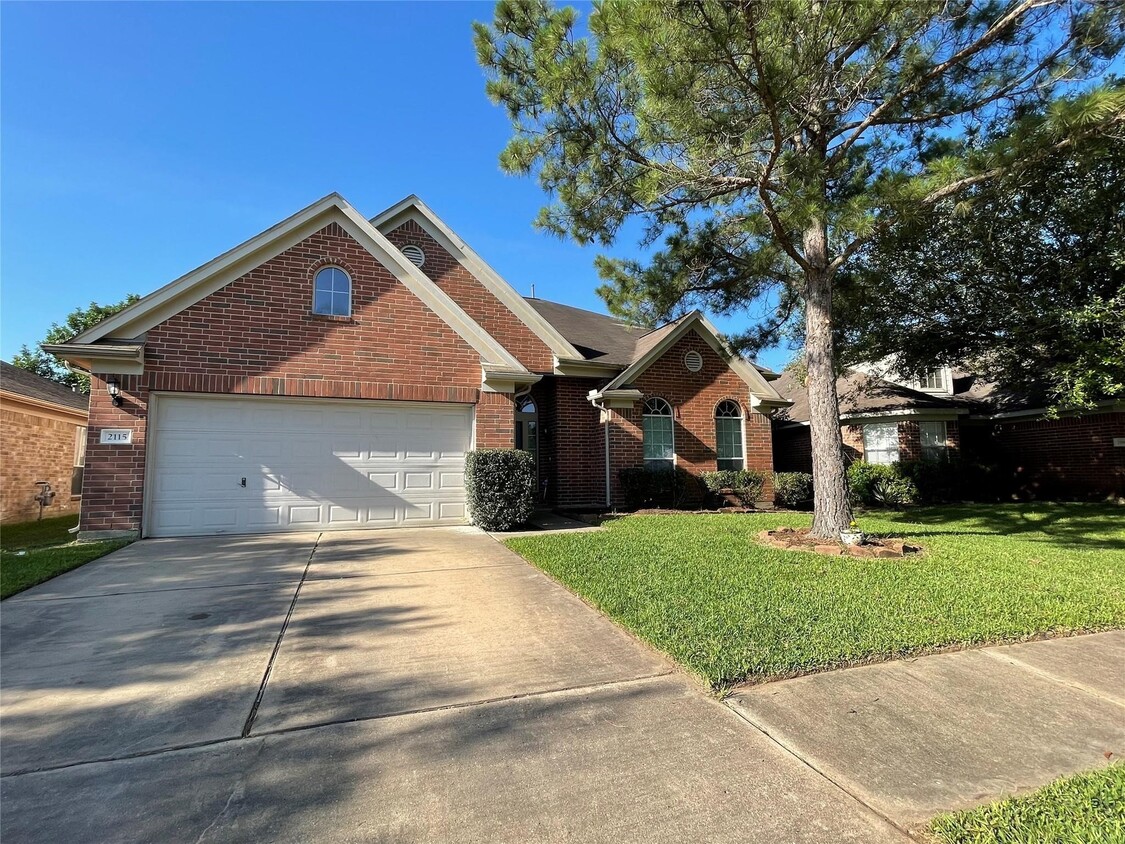 Foto principal - 2115 Hollyfield Ln