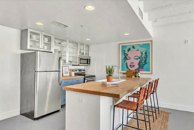 Building Photo - Drayton Tower