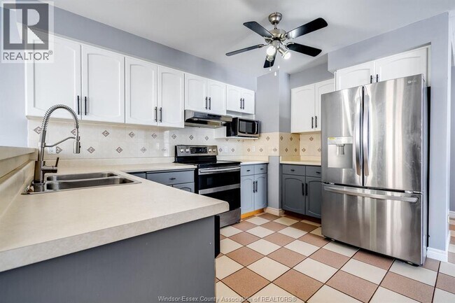 Photo du bâtiment - 40 Debergh Ave