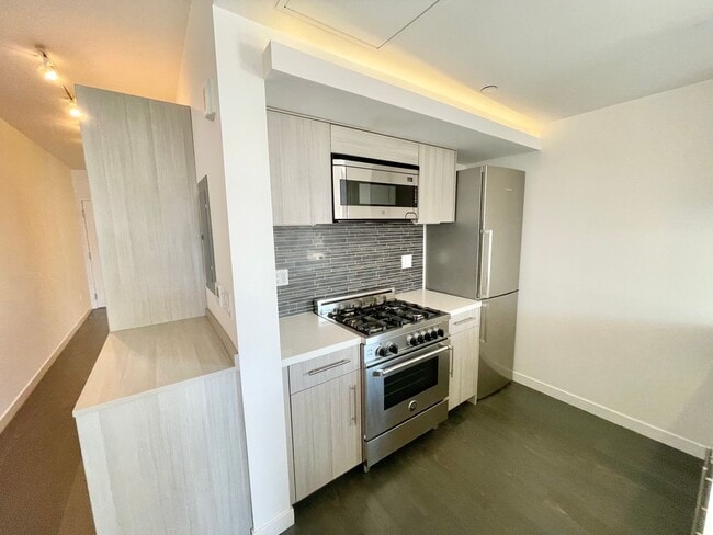 Building Photo - 2BR/2BA Inner Mission Boutique Condo w/Parking, Storage, Laundry – PROGRESSIVE