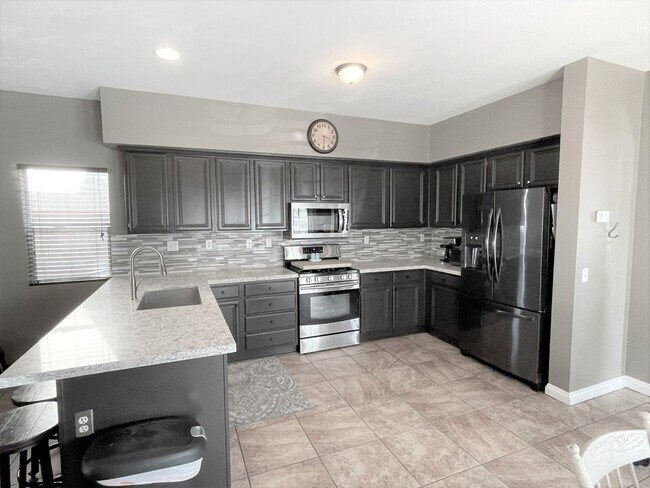 Foto del edificio - Desirable Old School Housing Community 3 bed x 2.5 Bath 2411 Sqft - Gated Community!!!