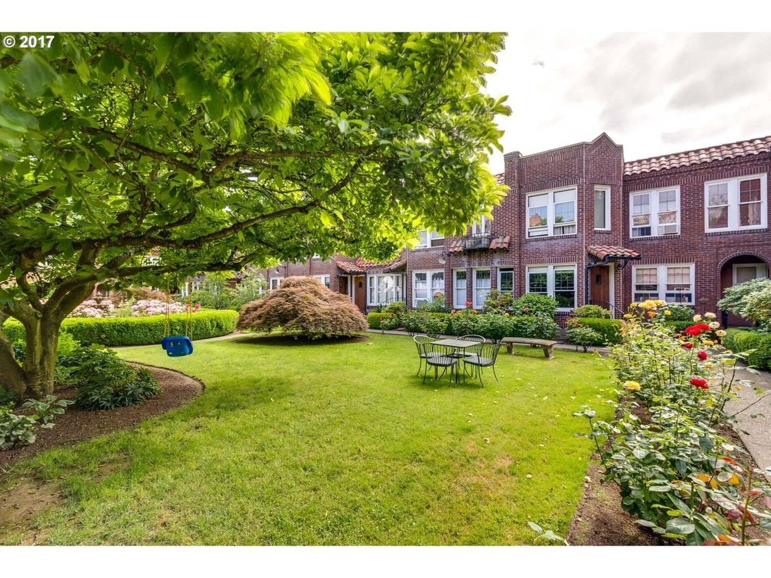 4353 NE Halsey St, Portland, OR 97213 Condo for Rent in Portland, OR