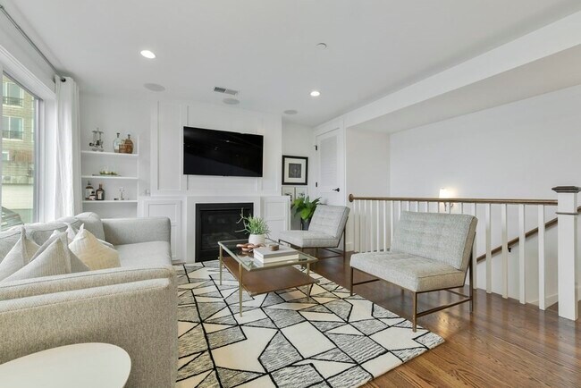 Foto del edificio - 439 E 3rd St