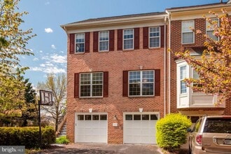 Building Photo - 13724 Valley Oak Cir
