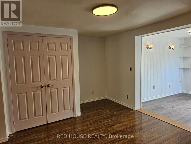 Photo du bâtiment - 37 Connaught Ave