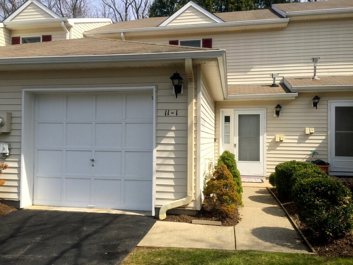 Primary Photo - 11-1 Dara Dr