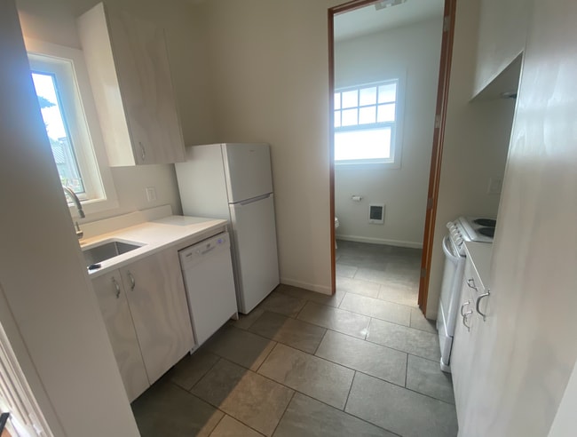 Photo - 332 W 5th Ave Apartment