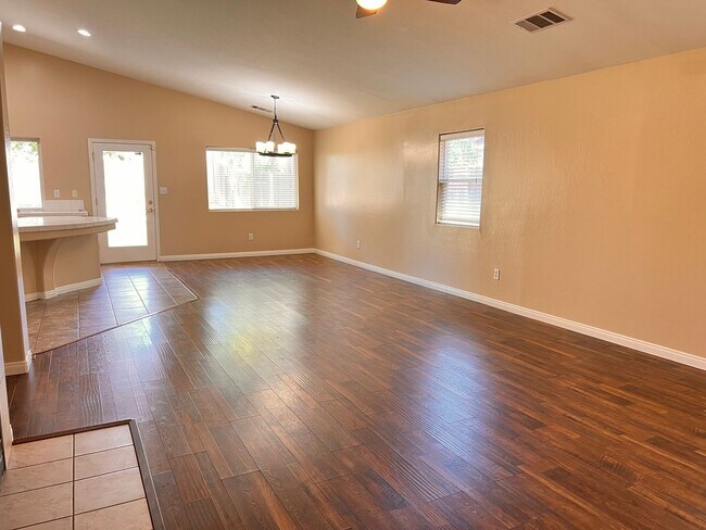 Building Photo - Northwest Bakersfield