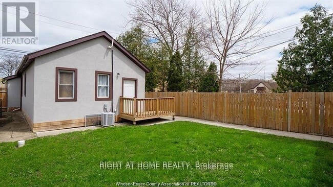 Building Photo - 762 Aylmer Ave