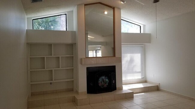 Foto del edificio - 14060 Greentree Dr