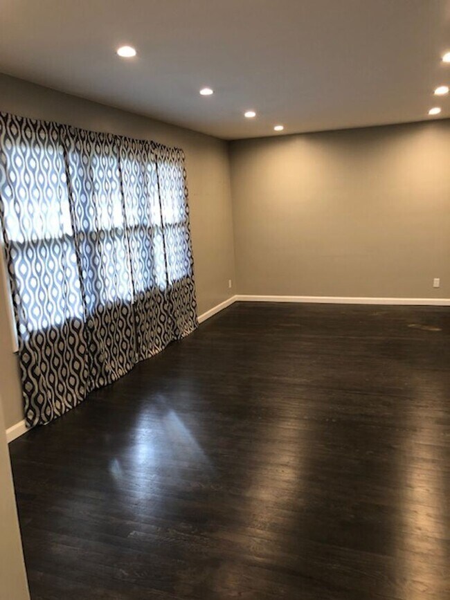 Foto del edificio - 3 br, 1.5 bath House - 4310 Greengarden Blvd