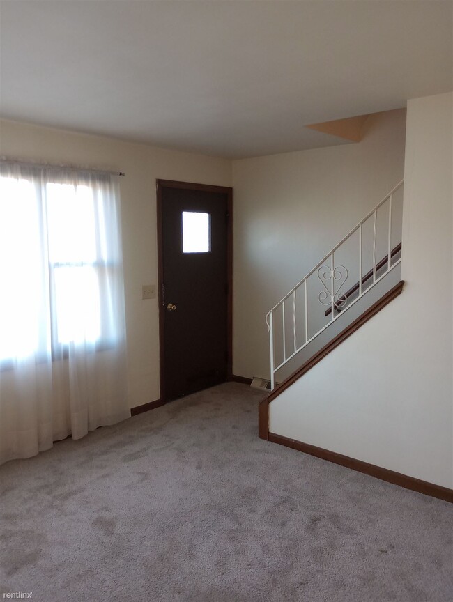 Building Photo - 2 br, 1 bath Townhome - 268 Mohawk School ...