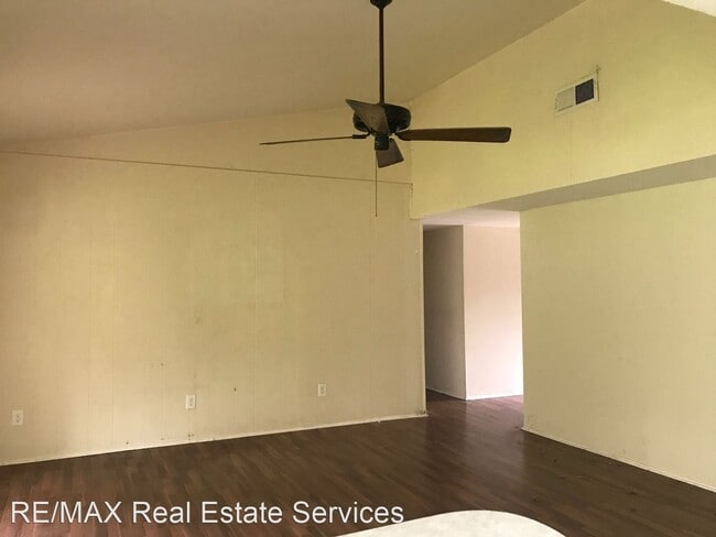 Building Photo - 3 br, 2 bath House - 11101 Parkside