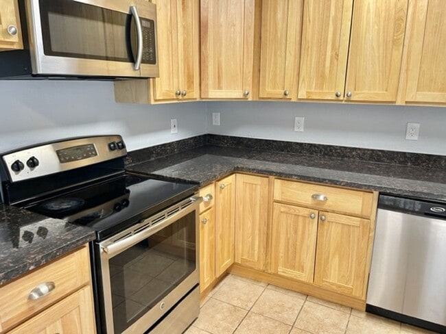 Building Photo - Nicely Updated 2 bed 1 bath Condo in Richm...