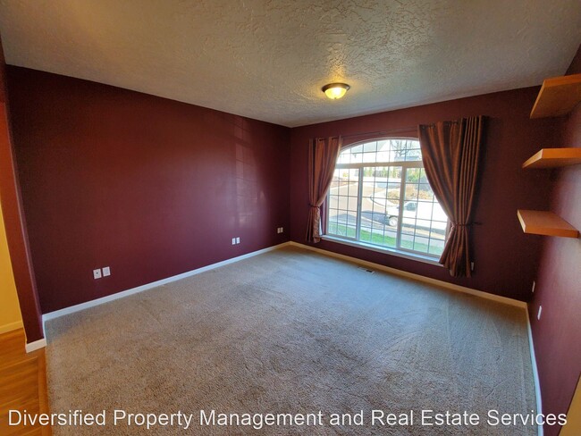 Foto del edificio - 4 br, 2 bath House - 2662 NW Oak Glen St.