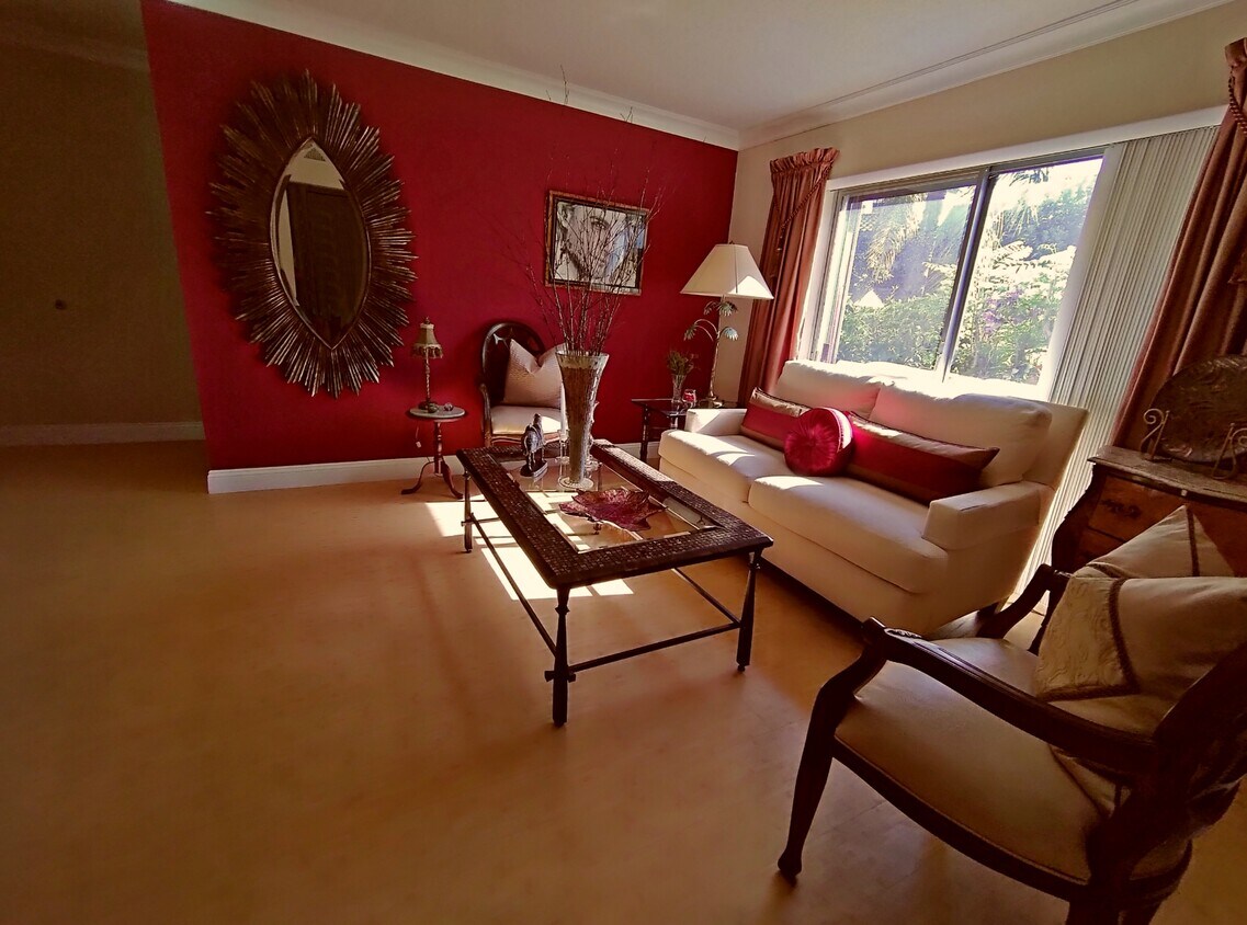 Foto principal - 5244 NE 6th Ave