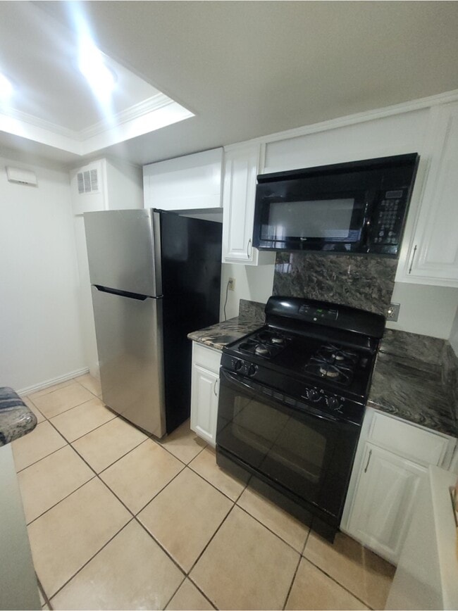 8463 De Soto Ave Unit 6, Los Angeles, CA 91304 Condo for Rent in Los