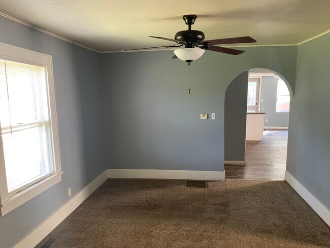 Foto del edificio - Single family home in Peoria Heights, 2 BR...