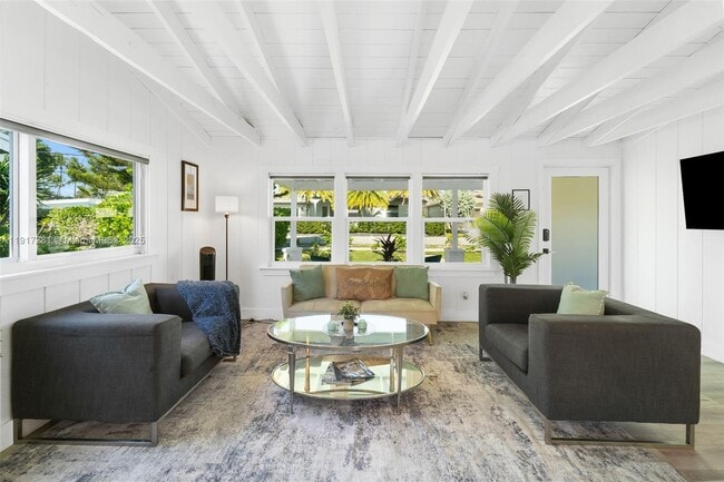 Foto del edificio - 1464 NE 24th St