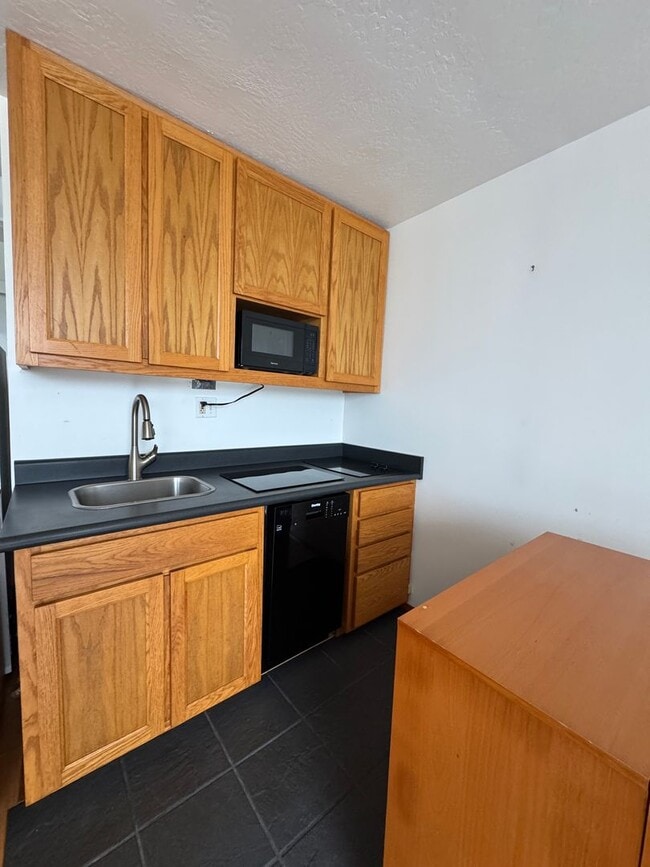 Building Photo - Hilo Lagoon Center - Studio