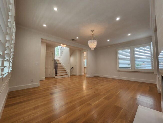 Foto del edificio - Updated Home Available in Downtown Palo Alto available first week of September!