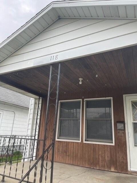 Building Photo - 118 W Foulkes St