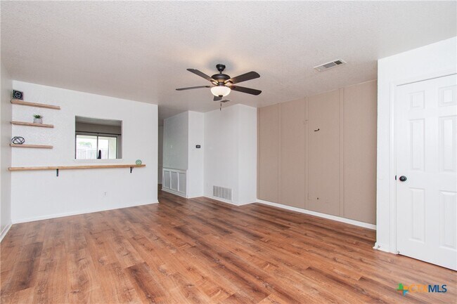 Foto del edificio - 1213 Fox Creek Dr
