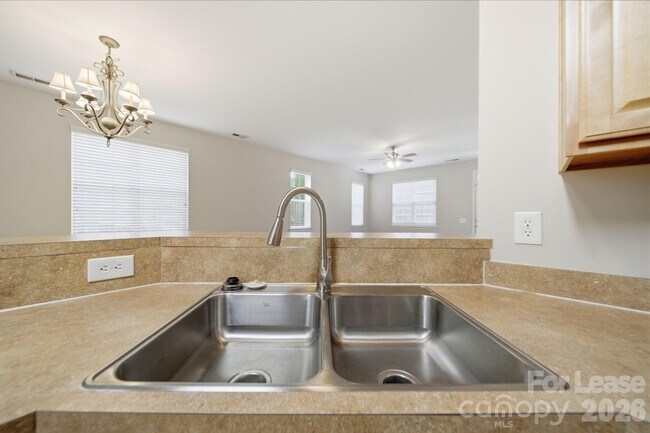 Foto del edificio - 16528 Kettlewell Ln