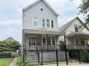 Building Photo - 8353 S Brandon Ave