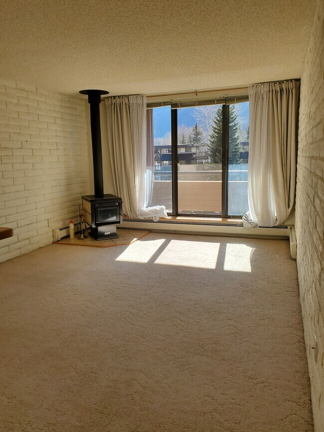 Sala de estar - 331 Vine St