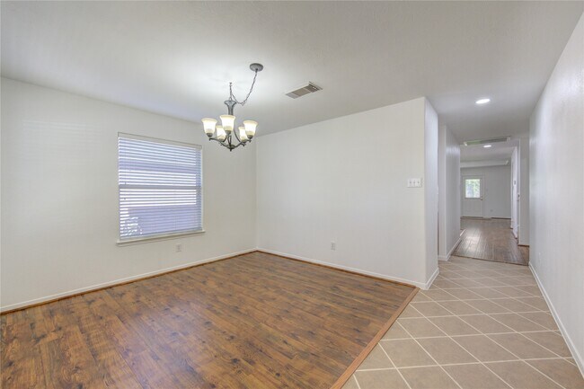 Foto del edificio - 24626 Cornell Park Ln