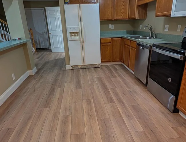Foto del edificio - 741 Tulip Grove Rd