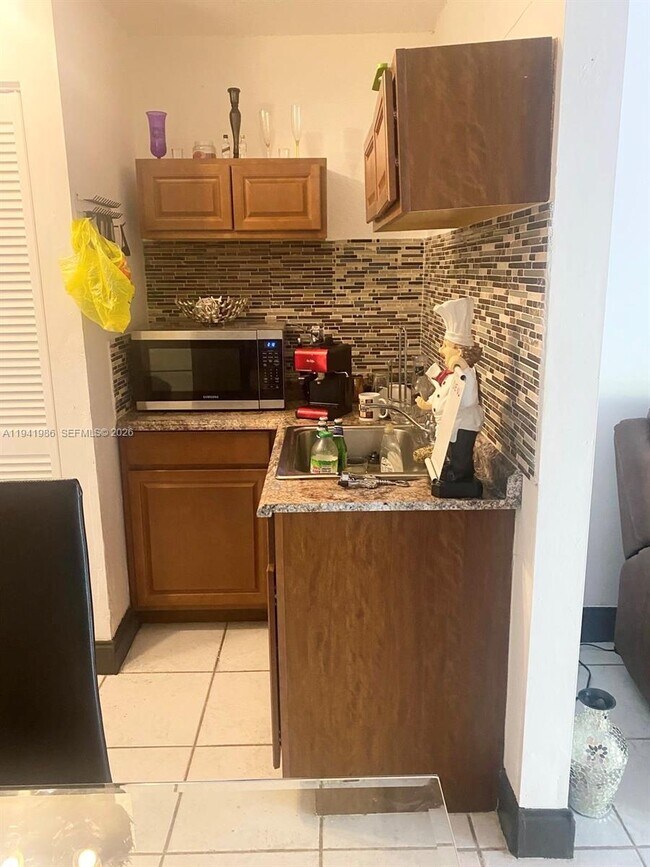 Foto del edificio - 4872 SW 140th Ave