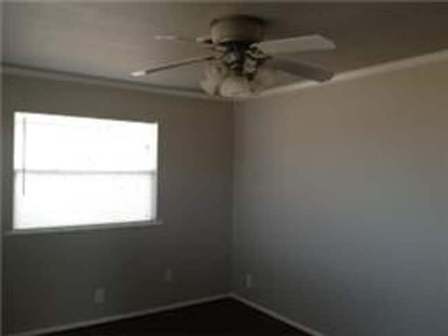 Building Photo - Great 3 bedroom, 1 bath home