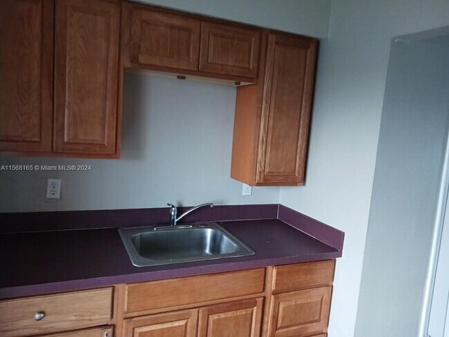 Foto del edificio - 628 SW 4th St
