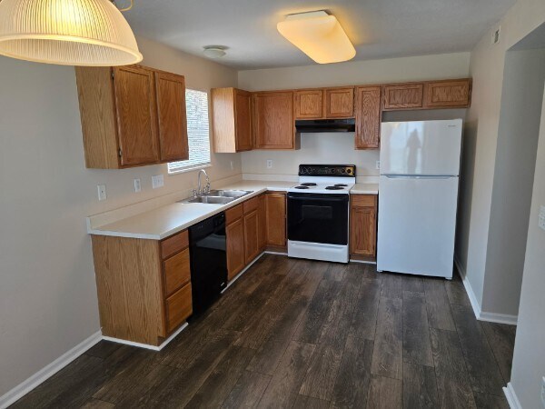 Foto del edificio - 736 Charlton Ct