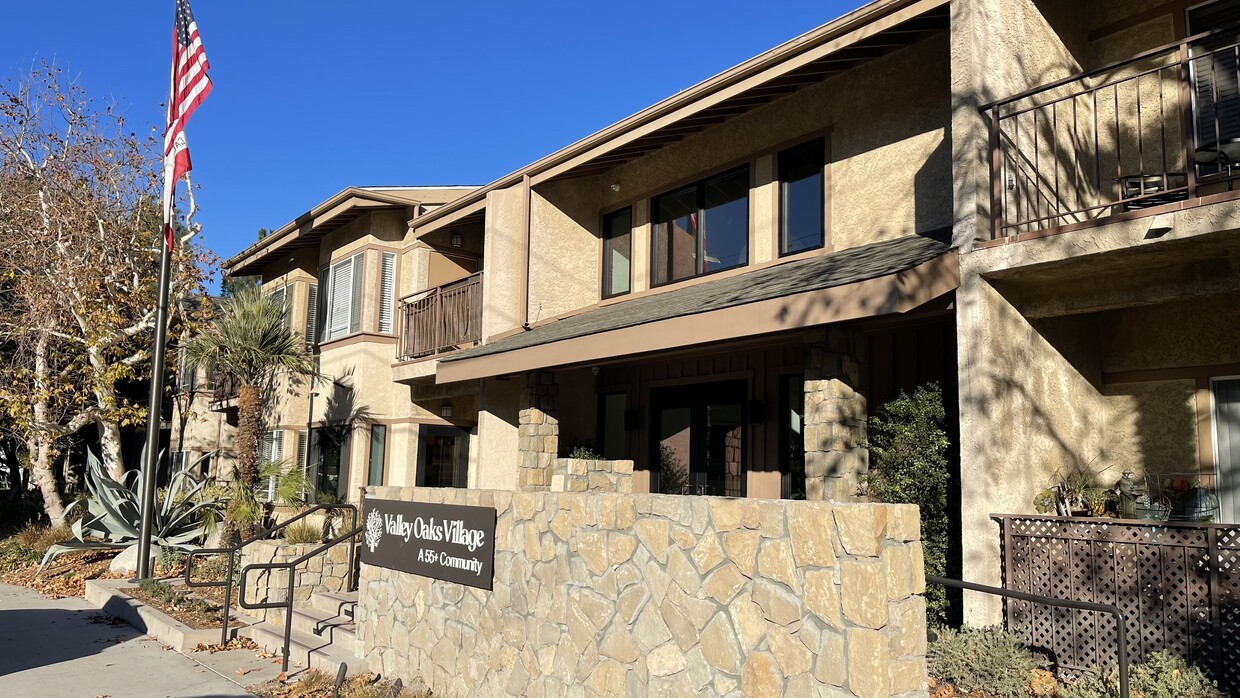 Pueblo de Valley Oaks - 55+ Valley Oaks Village Senior Apartments