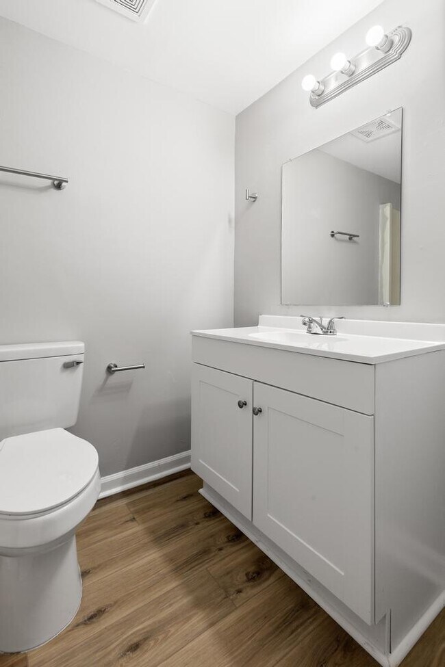 Building Photo - 102 Cone St