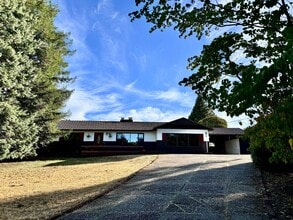 Building Photo - 145 Squire Ln