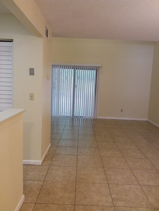 Building Photo - Two Bedroom Townhouse Near NAS Jax