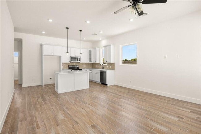 Foto del edificio - 802 S Creek St