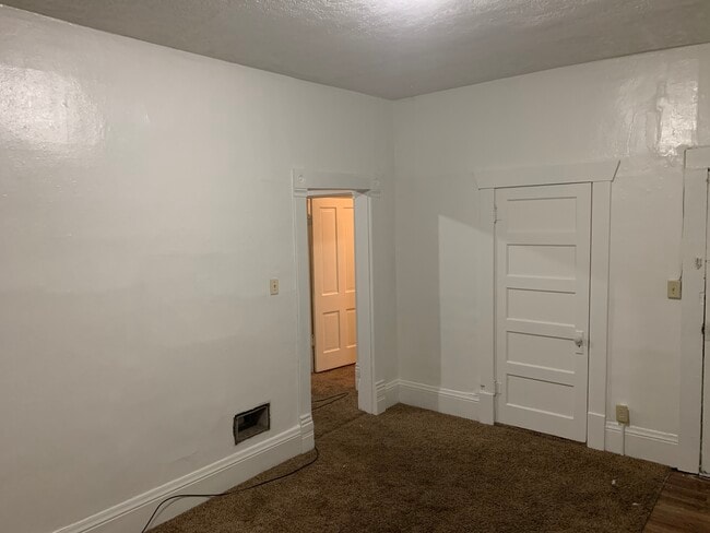 Building Photo - 337 #2 W Bridger St