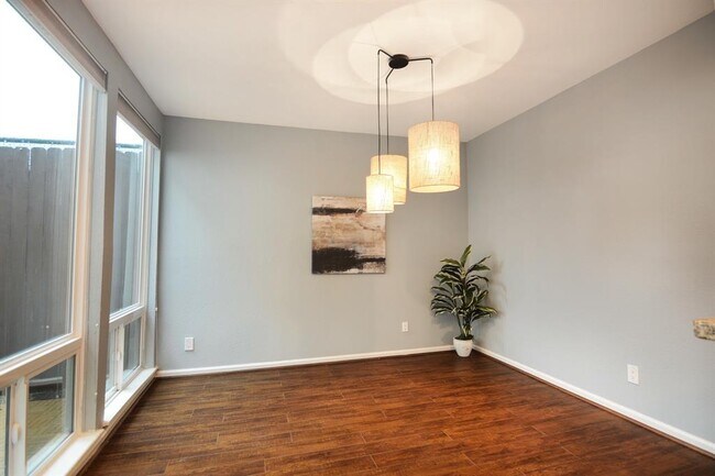 Foto del edificio - 1116 Bering Dr